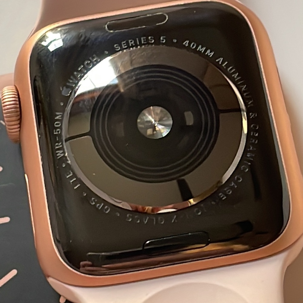 Apple Watch 5 Series 40mm Rose gold with pink/sand sports band - Picture 8 of 14